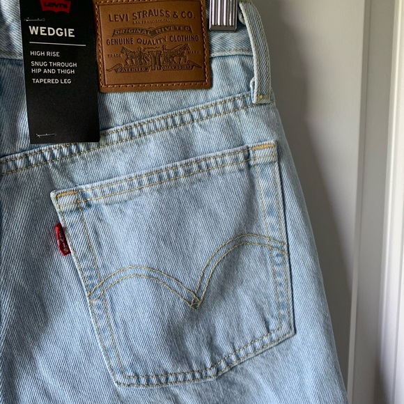 Levi’s wedgie fit jean in signal lost - light wash - Picture 11 of 12